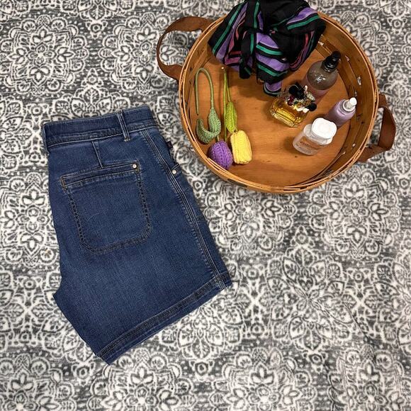 Lee Total Freedom y2k Midi Denim Shorts Size 4 Medium - Picture 1 of 6